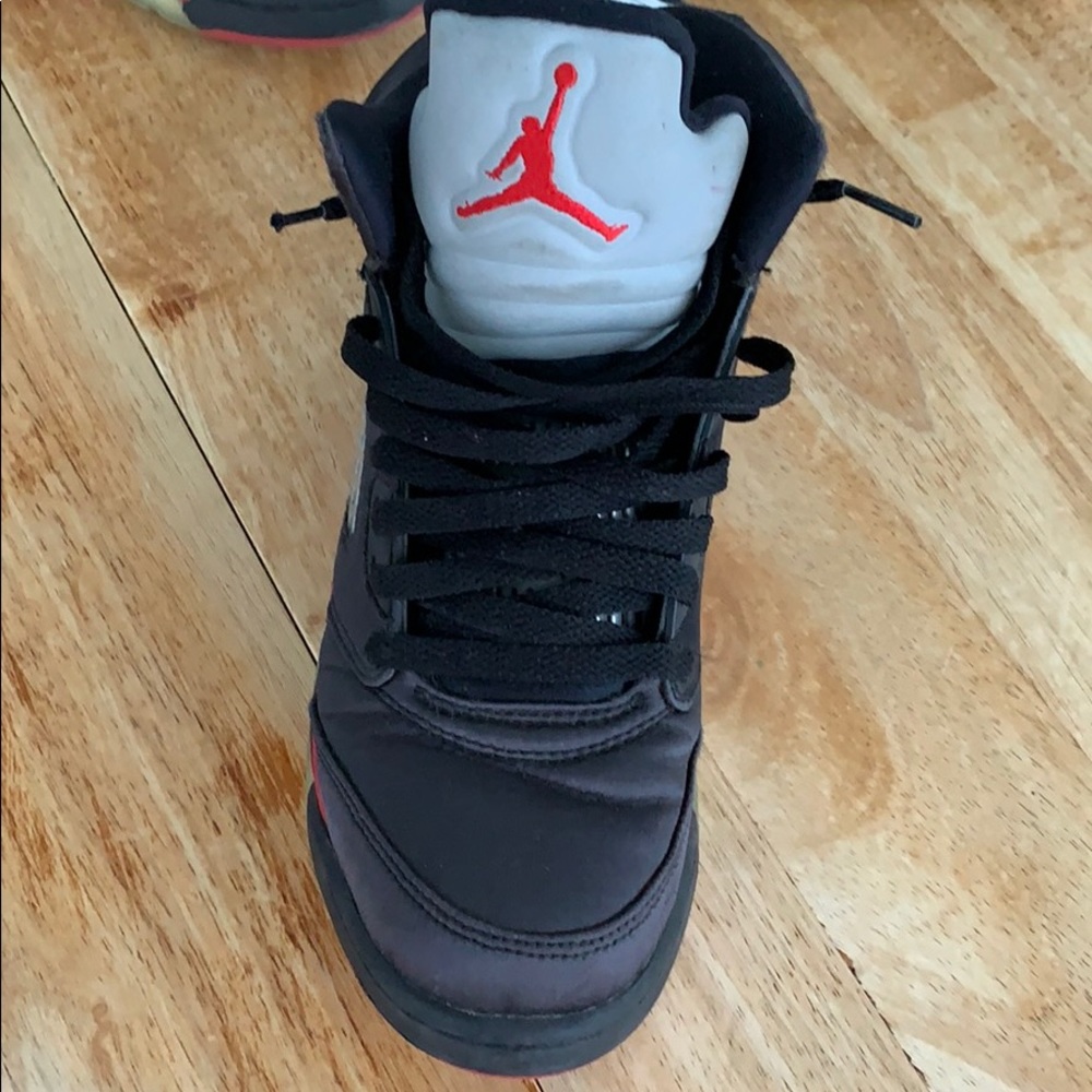 i’m selling jordan 5 breds